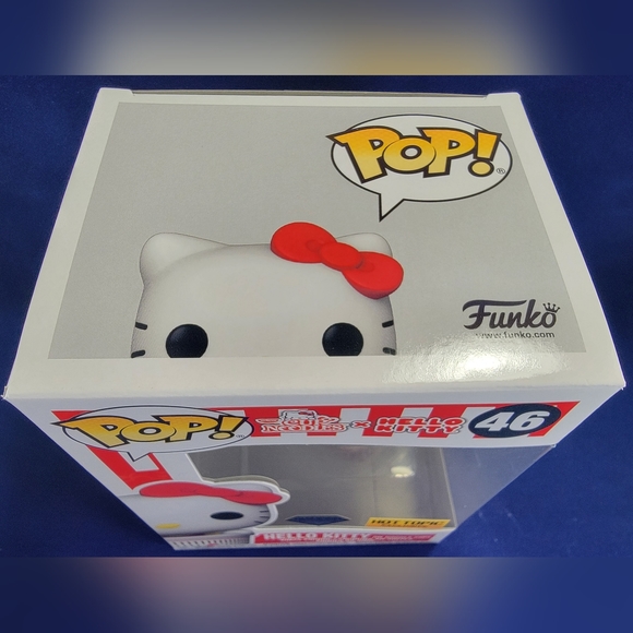 Hello kitty (in noodle cup), hot topic exclusive # 46 (nib) with pop protector - Picture 4 of 7